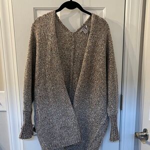 NWOT Love x Design Women's Taupe Gray Knit Sweater